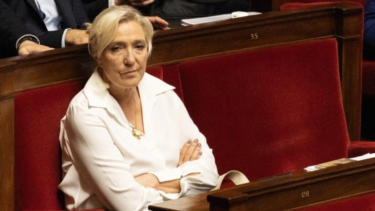 654bf4ae-4c00-44f8-95cc-834670c6a587 Marine Le Pen promet d’adresser la dette française en tant que candidate présidentielle