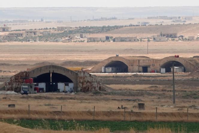 67e02100-f06f-4488-bc3b-53f21a4a829f Israël frappe une base aérienne à Idlib : tensions avec la Turquie