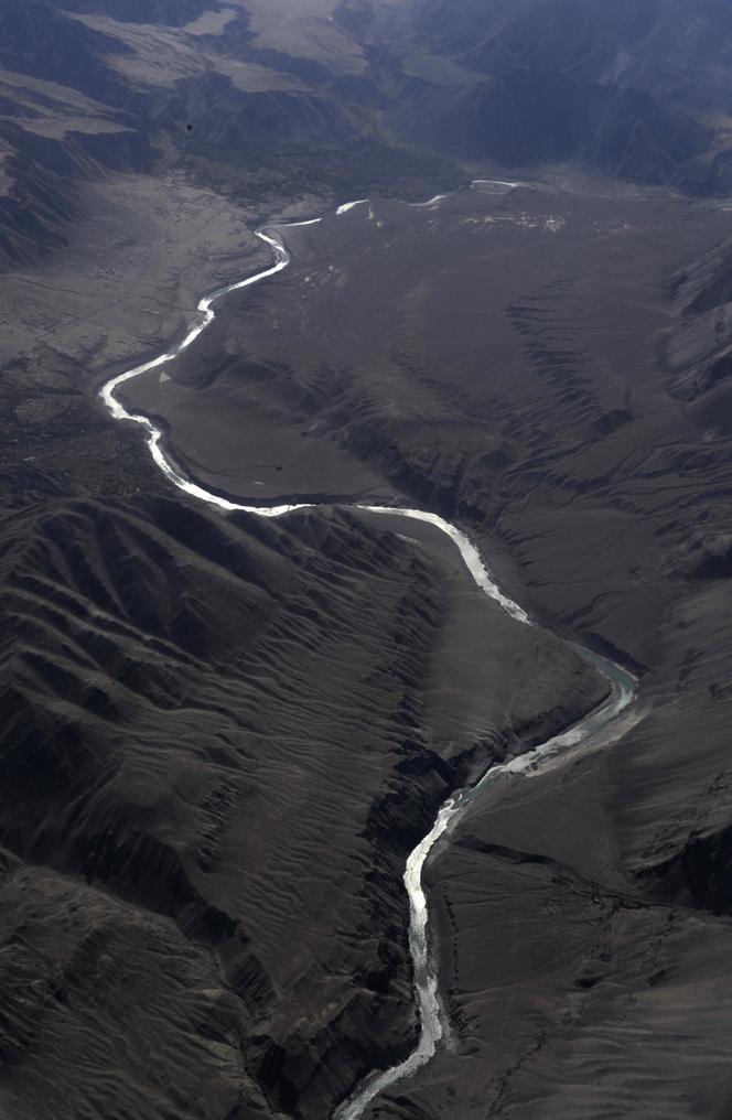 6b0560fc-0982-4ec9-9420-5b7a43d1b4be Conflit Indo-Pakistanais autour du Partage des Eaux du Fleuve Indus