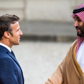 Le prince héritier Mohammed ben Salmane visite Paris avec un accord majeur pour des parcs d&rsquo;attractions