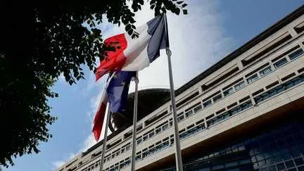 83eb6543-207a-4fef-b37e-c8310709cec4 La dette des États-Unis atteint 40 000 milliards de dollars.