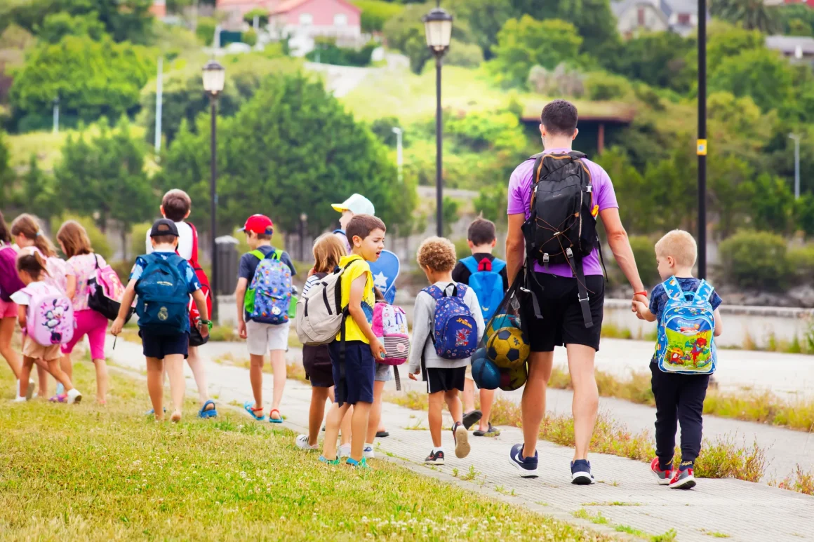 868cad2d-0a89-40d3-93f8-302b7d007935 La question du silence face aux violences dans le périscolaire