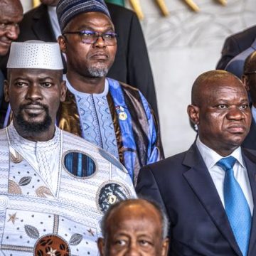 8e5aadea-9d21-413f-af38-fe93d10be8f7 Découverte de corps dans une fosse commune en Guinée