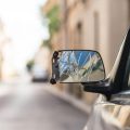 Arnaque au rétroviseur : une conductrice échappe à une tentative d&rsquo;escroquerie