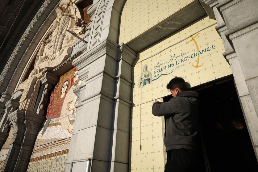 FRANCE-RELIGION-ASSAULT-ABUSE Les Mosaïques Polémiques du Père Marko Rupnik à Lourdes