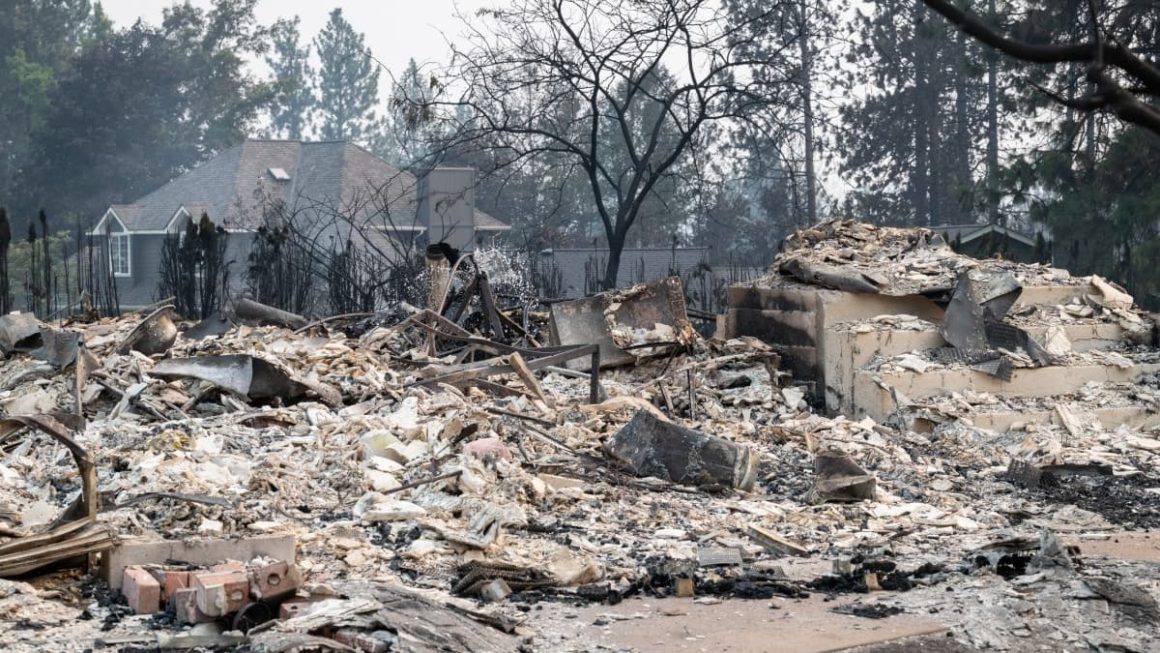 Incendies de forêt dans le comté de Spokane : des milliers d’évacuations