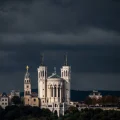 Violences politiques à Lyon : éclairage sur l&rsquo;affrontement tragique