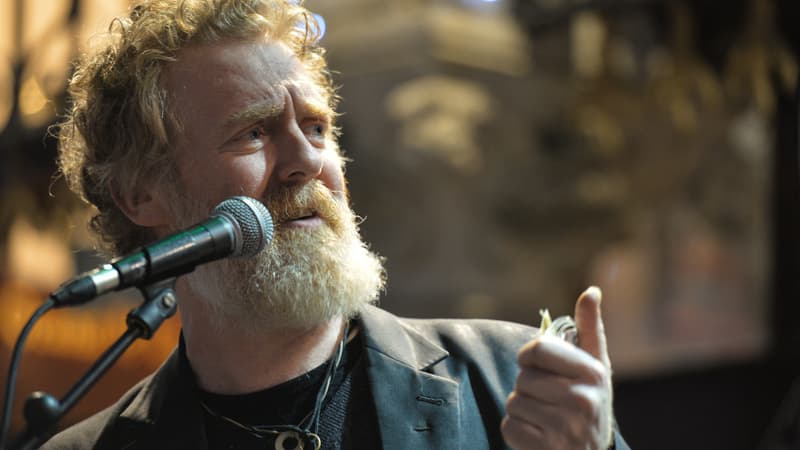 bb91fe47-9f2d-46ee-85b3-a4b20e7a3f78 En hommage à Glen Hansard : Une cérémonie émouvante à Dublin