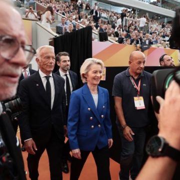 be2cb633-49b6-44ae-b75a-ec03f0566eb2 La présidente de la Commission européenne face aux critiques du Medef