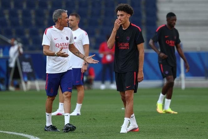 be7dd93f-7082-4e09-a681-109366b9cd5b Activité accrue de PSG sur le marché des transferts