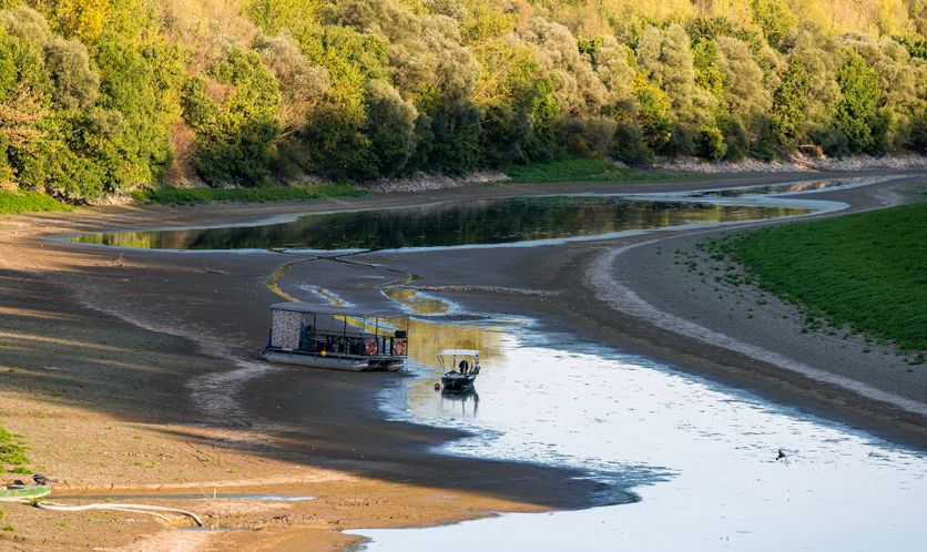 Danube River drops to record lows amid summer drought Sécheresse du Danube : Reportage à Visegrad