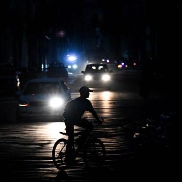 Cuba plongée dans le noir en raison d&rsquo;une panne électrique