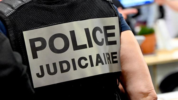 cba3dfee-b8a3-4207-a508-8cf870f82e29 Une employée héroïque déjoue un braquage à Paris
