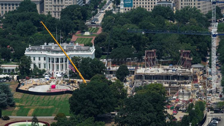 ccf7fed1-a91b-4dd2-b812-82f06b84cd54 Donald Trump Défie la Justice pour une Salle de Bal à la Maison Blanche