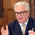 Le Prince Laurent reconnaît officiellement son fils de 26 ans