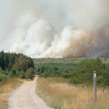 Un incendie majeur force des évacuations en Belgique