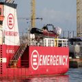 Un navire de migrants secouru par une ONG italienne au large de la Libye