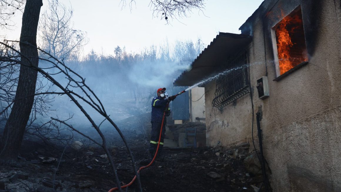 Les incendies se multiplient en Europe en raison des sécheresses et des vagues de chaleur