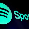 Spotify introduit un badge pour identifier les contenus musicaux générés par l&rsquo;IA