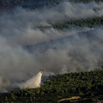 e56efb4e-7091-480d-8b26-1d22535f86e2 Collision de deux hélicoptères en Grèce lors d’une opération anti-incendie