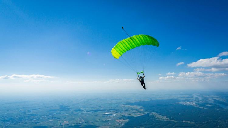 e753652d-a7a9-4138-99b6-708241219037 Une enquête sur un accident de parachutisme mortel à Saint-Nazaire