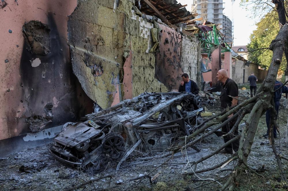 f15d78d2-868d-4f86-bcc3-2aaef589c500 Le président ukrainien dénonce les frappes russes et appelle à de nouvelles mesures de défense