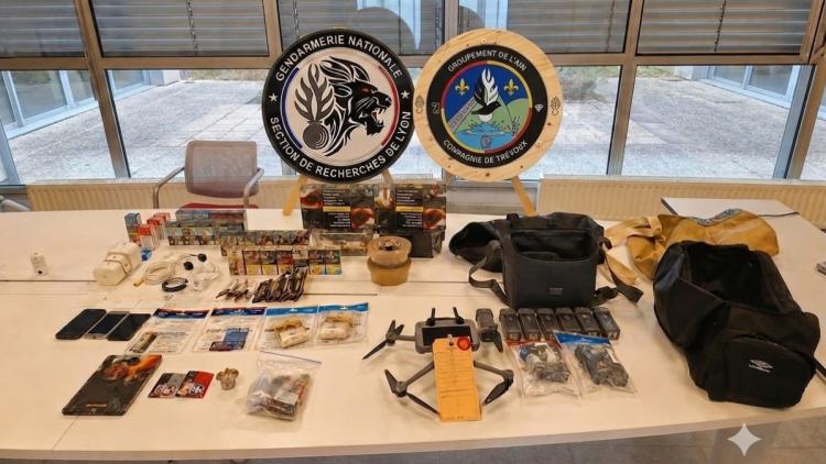 f251d609-6cff-4906-8ace-db0cdff097ed Saisie de Cannabis et Arrestations après Trafic par Drones