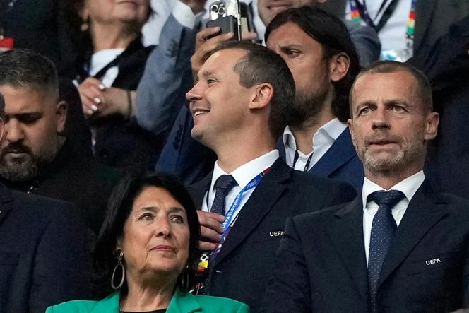 f857721a-f194-4031-a40d-2e3ad4cce7cd La FIFA met fin au contrat de Kevin Lamour