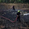 Les pompiers luttent contre les incendies en France malgré des conditions difficiles