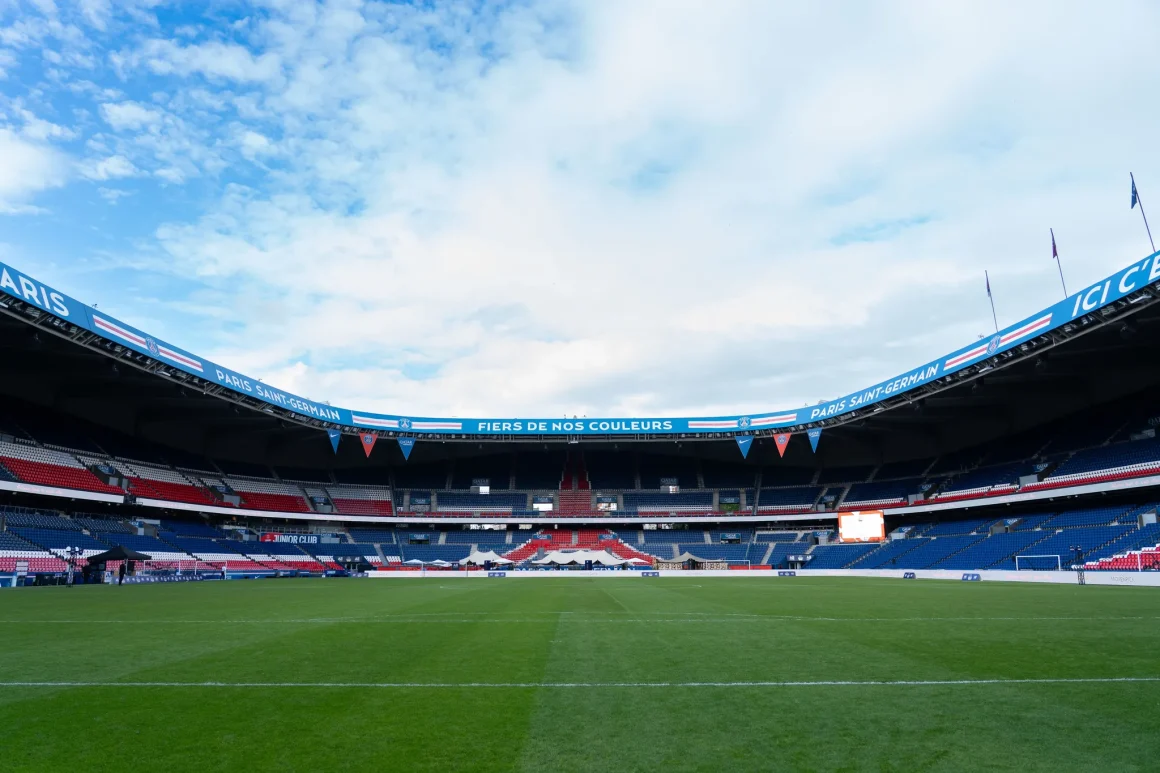 ff46f7c0-c417-4eb1-8ce8-c64776fbdcaf Les défis des terrains de football amateurs face à la canicule