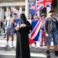 Le port de masques interdit lors de manifestations au Royaume-Uni