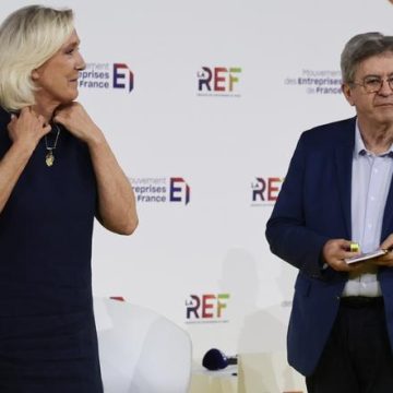 110aad3c-577e-4021-8780-3a68ca753ddd Mélenchon modifie sa position sur le port du voile islamique