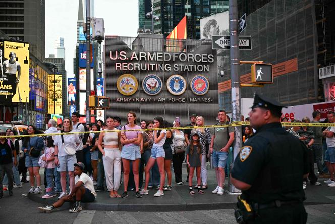 1271c6aa-fda5-4a06-a769-8046c0e83e3b Incidents de Poignardage à Times Square : Événements et Réactions