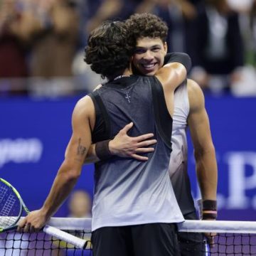 Ben Shelton surmonte Carlos Alcaraz en quarts de finale de l&rsquo;US Open
