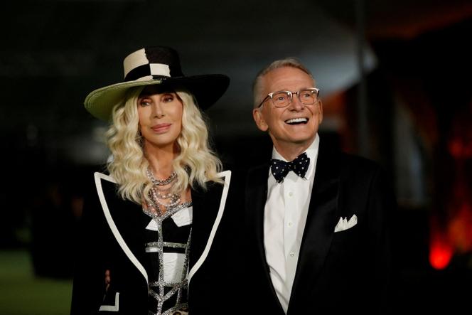 1667b82d-b1b9-43c7-871e-d571977f28f0 Bob Mackie : Le créateur qui a révolutionné la mode des stars