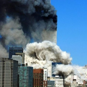 Reportage sur des personnes atteintes tardivement de cancer liés au 11 septembre, qui n'étaient ni pompiers ou secouristes, juste des gens du quartier La publication de documents sur la toxicité de l’air après le 11-Septembre à New York