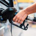 Astuces pour réduire la consommation de carburant face à la hausse des prix
