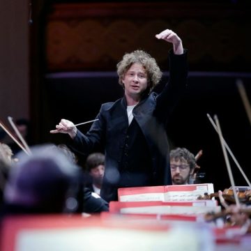 Santtu-Matias Rouvali à la Philharmonie de Paris