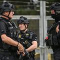 Arrestation de cinq hommes soupçonnés de préparer un acte terroriste près d&rsquo;une base militaire en Angleterre