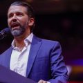 Mariage de Donald Trump Jr : Un Cadeau Controversé d&rsquo;un Homme d&rsquo;Affaires Russe