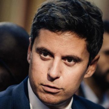 5ecb9b96-f64f-46ab-8eb9-d6b011590971 Gabriel Attal en préparation vocale pour l’élection présidentielle de 2027