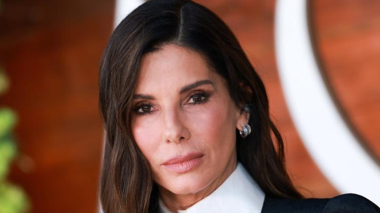 60db0b9f-97c5-4c36-b45b-40f3dbc92889 Sandra Bullock se confie sur sa perte de cheveux liée au stress