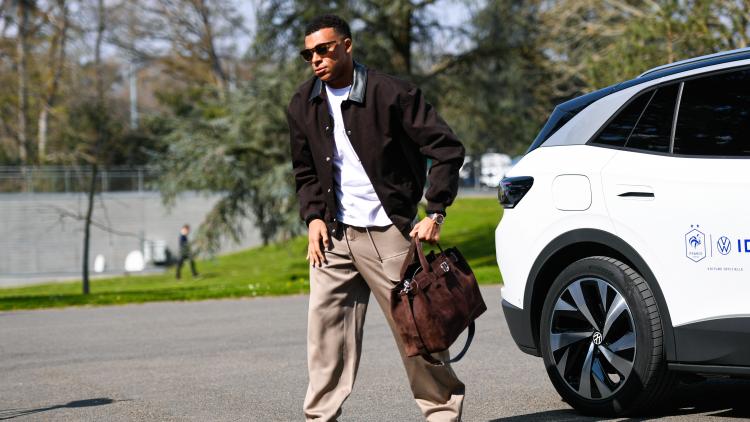 6bbdc924-97bb-4744-938c-082a1e2e8d0c Zinédine Zidane Introduit de Nouveaux Changements pour l’Équipe de France