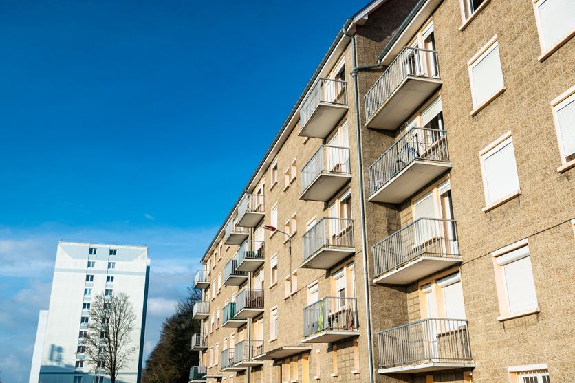 Immeubles hlm des années 60, logement social Le Logement en France : Enjeux et Débats