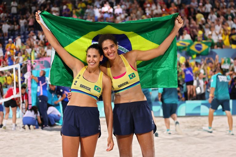 Beach Volleyball - Olympic Games Paris 2024: Day 14 Les tenues imposées aux athlètes féminines: contraintes et évolutions