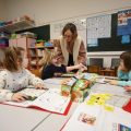 Faut-il enseigner la lecture dès la maternelle ?