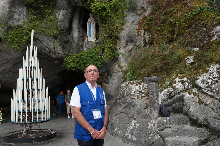FRANCE - LOURDES - HOSPITALIER Jean-Claude Albenque : Un Engagement Bénévole à Lourdes