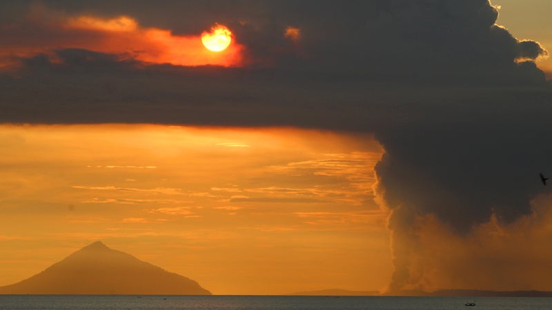 88ebe8ea-57c2-44ef-bec4-c2e921c5bd07 Eruption de l’Anak Krakatoa: Impact sur le transport aérien et la navigation