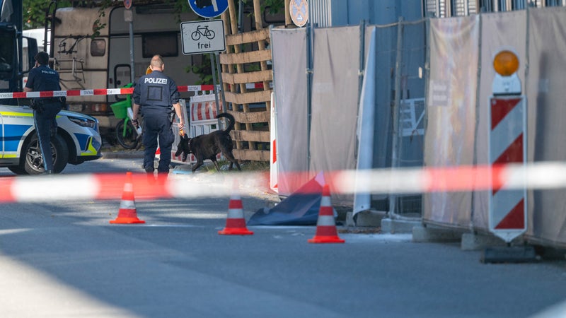 90bf679e-53cf-43f3-af4a-22451059ffbd Attaque avec engins incendiaires à Munich : Enquête et arrestations