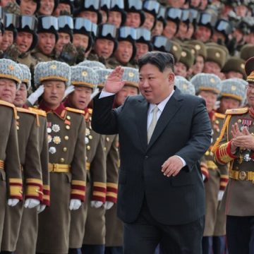 La Corée du Nord teste une nouvelle arme sous la supervision de Kim Jong Un